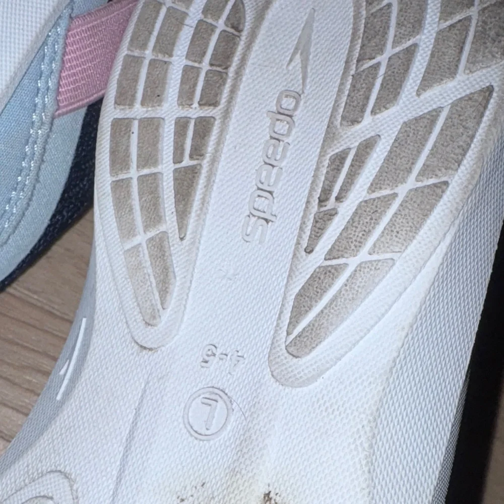 Speedo Kids Sneakers water shoes - Navy and Pink size 4/5